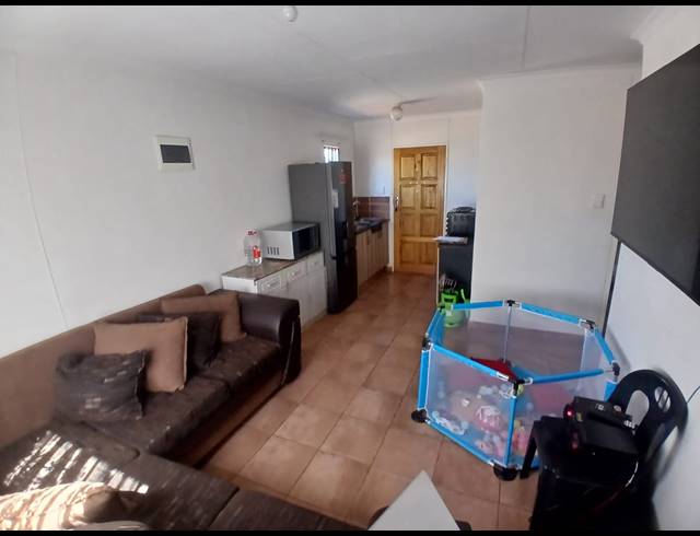 2 BEDROOM HOUSE FOR SALE IN STRETFORD